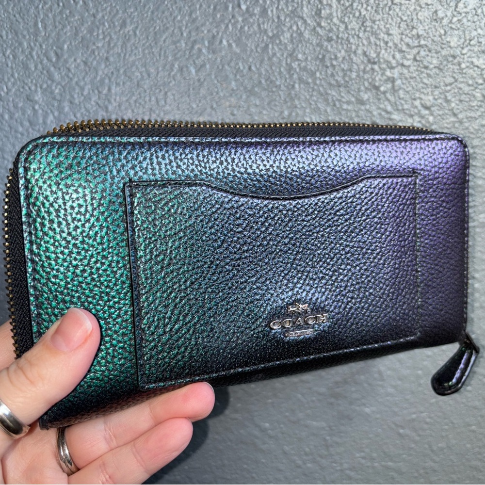 Rare Coach Hologram Oil Slick Accordion  Zip wallet